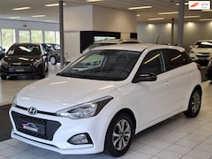 Hyundai i20 - 1.2 (4 Cil) Apple carplay/Android auto/Cruise/Camera/DAB/Bluetooth/Stoel en stuurverwarmin