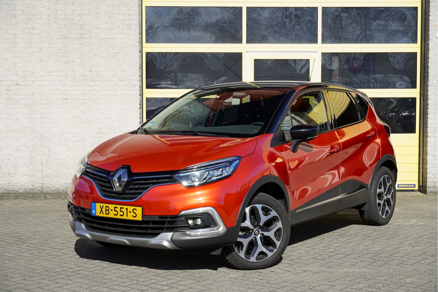 Renault Captur - 0.9 TCe Intens BJ2018 Lmv 17" | Led V+A | Pdc | Keyless entry | Trekhaak | Achteruitrijcam - AutoWereld.nl