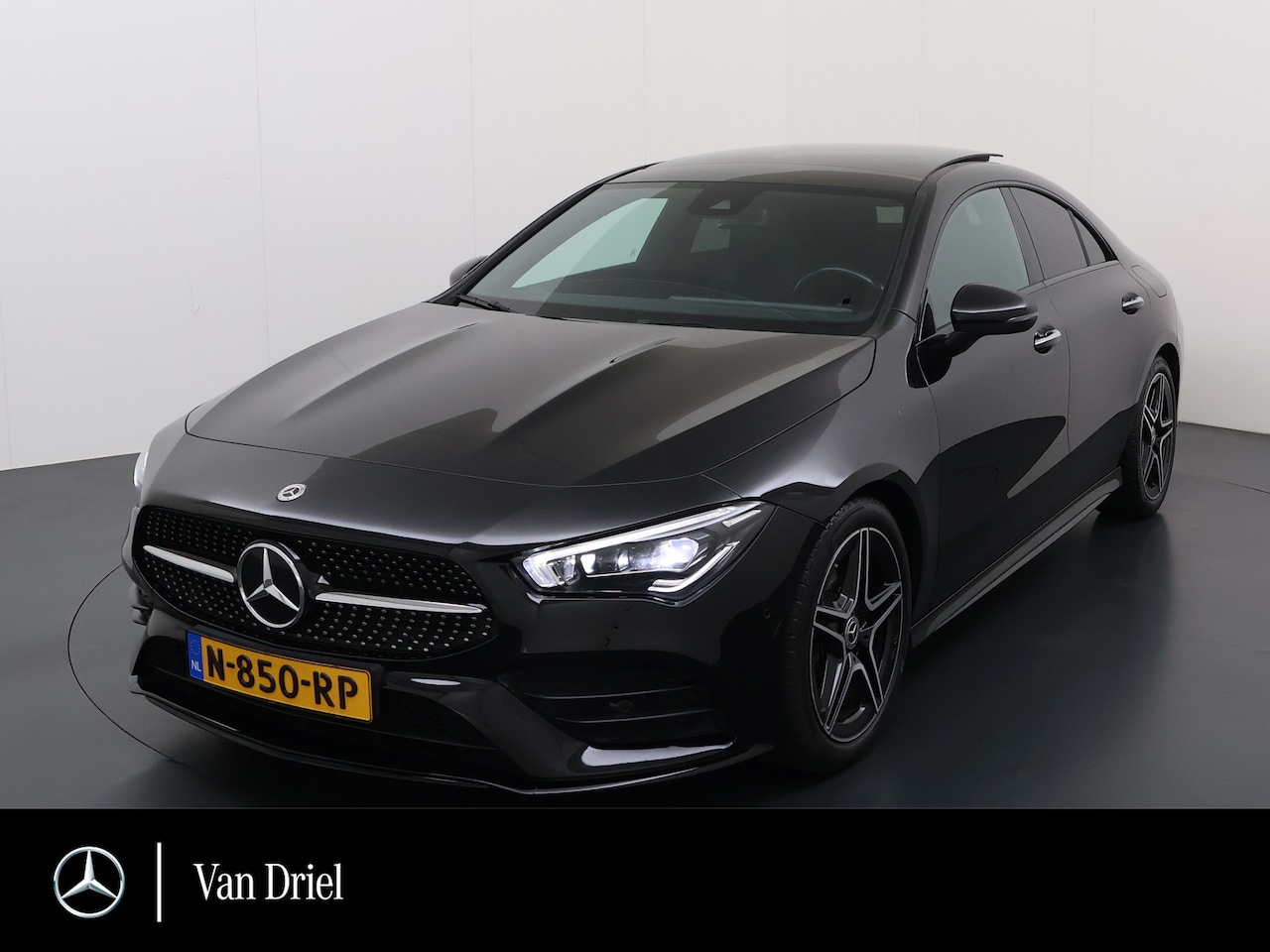 Mercedes-Benz CLA-Klasse - 180 AMG line | Pano Trekhaak Memory Sound Multibeam Keyless - AutoWereld.nl