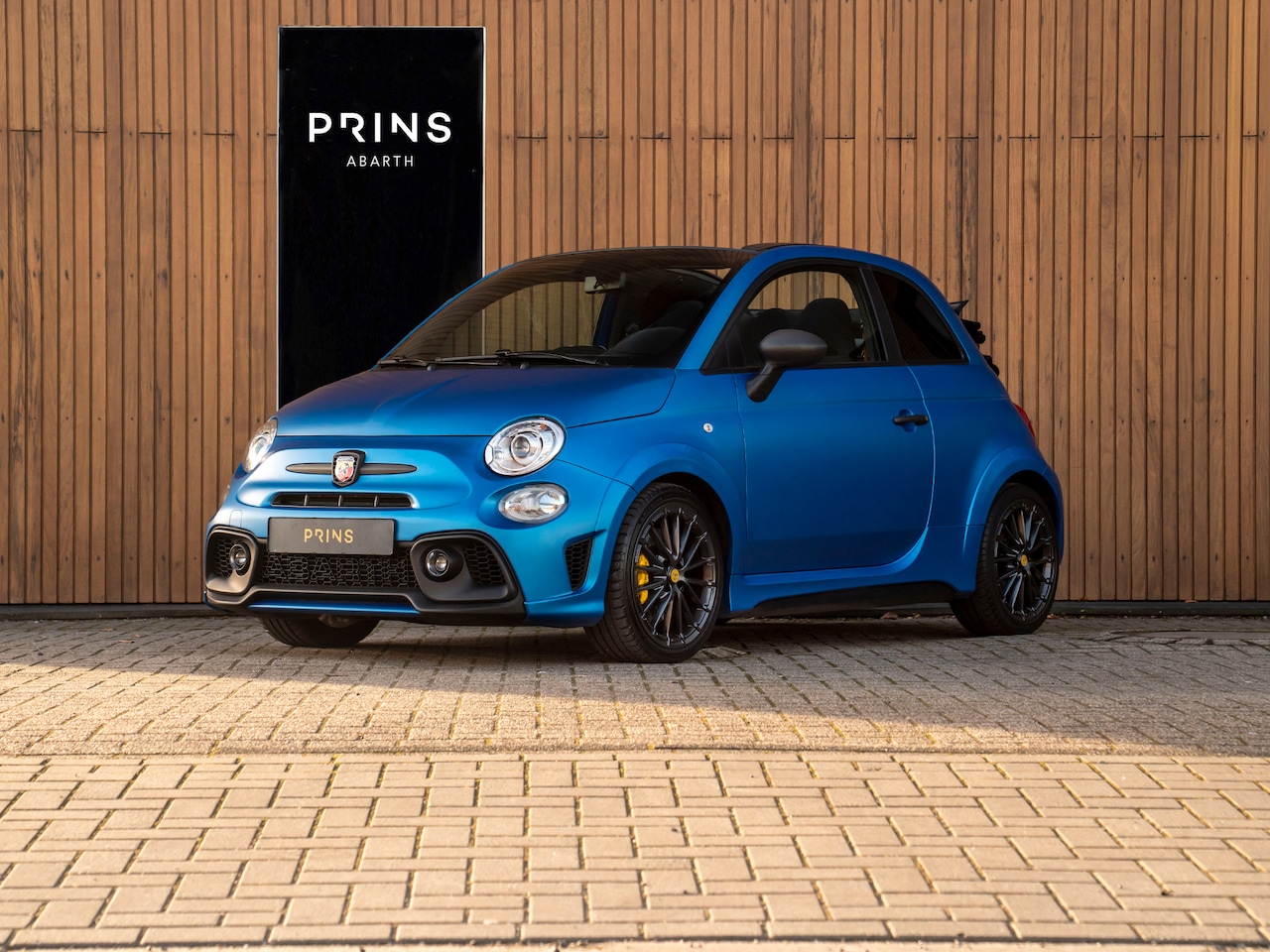 Abarth 595 - C Competizione | Beats audio | Sabelt stoelen | Biposto pack | Carplay | Xenon - AutoWereld.nl