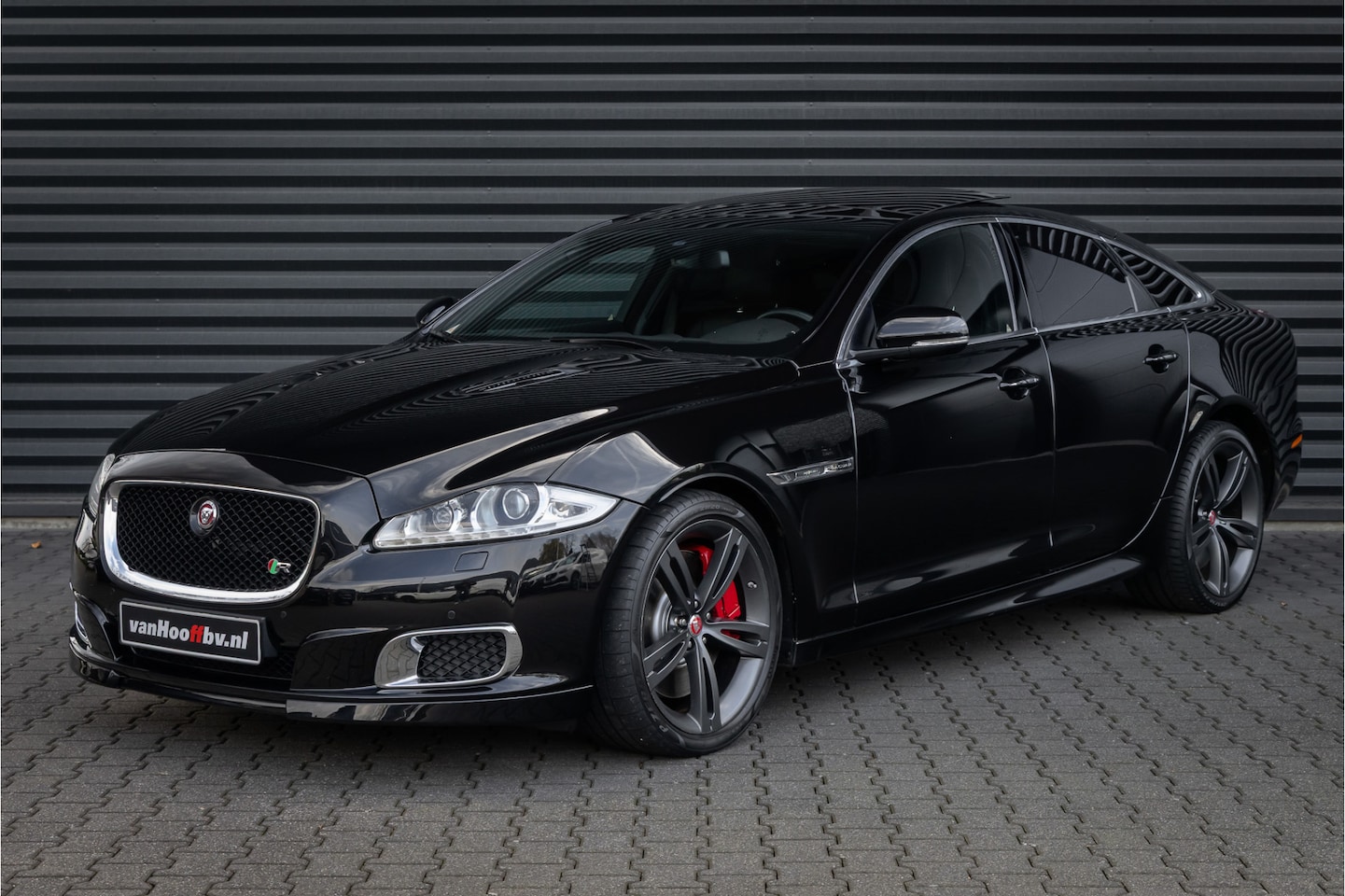 Jaguar XJR - 5.0 V8 SC - Ultimate Black - AutoWereld.nl