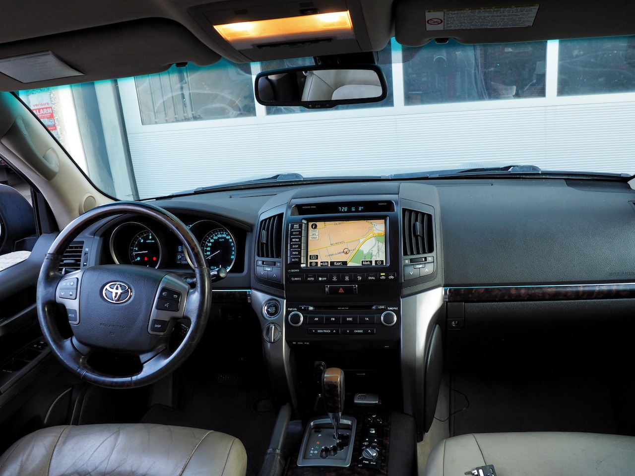 Toyota Land Cruiser 200 - SERIES) V8 4.5 D-4D Executive LUXE! GRIJS K. LEDER