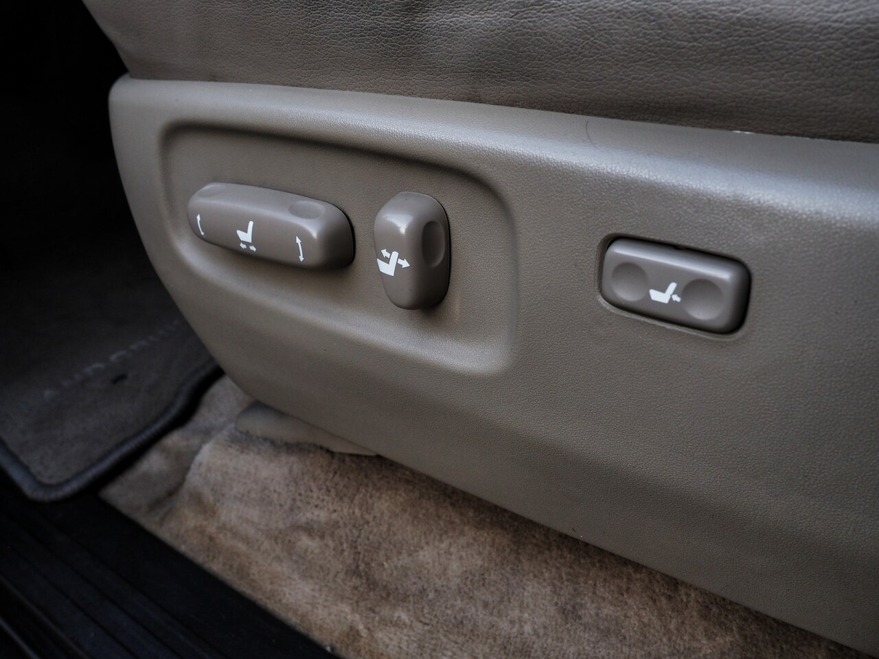 Toyota Land Cruiser 200 - SERIES) V8 4.5 D-4D Executive LUXE! GRIJS K. LEDER