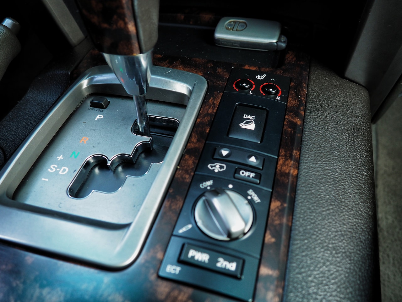 Toyota Land Cruiser 200 - SERIES) V8 4.5 D-4D Executive LUXE! GRIJS K. LEDER