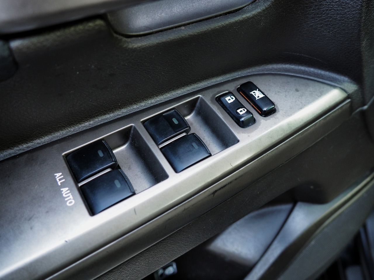 Toyota Land Cruiser 200 - SERIES) V8 4.5 D-4D Executive LUXE! GRIJS K. LEDER