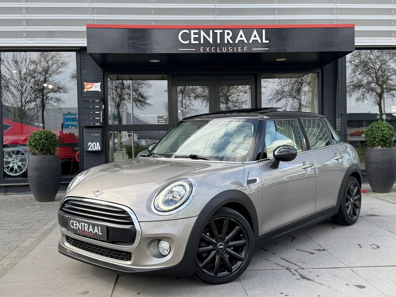 MINI Cooper - Mini 1.5 Chili 5drs Autom|136PK|Pano|Navi|PDC - AutoWereld.nl