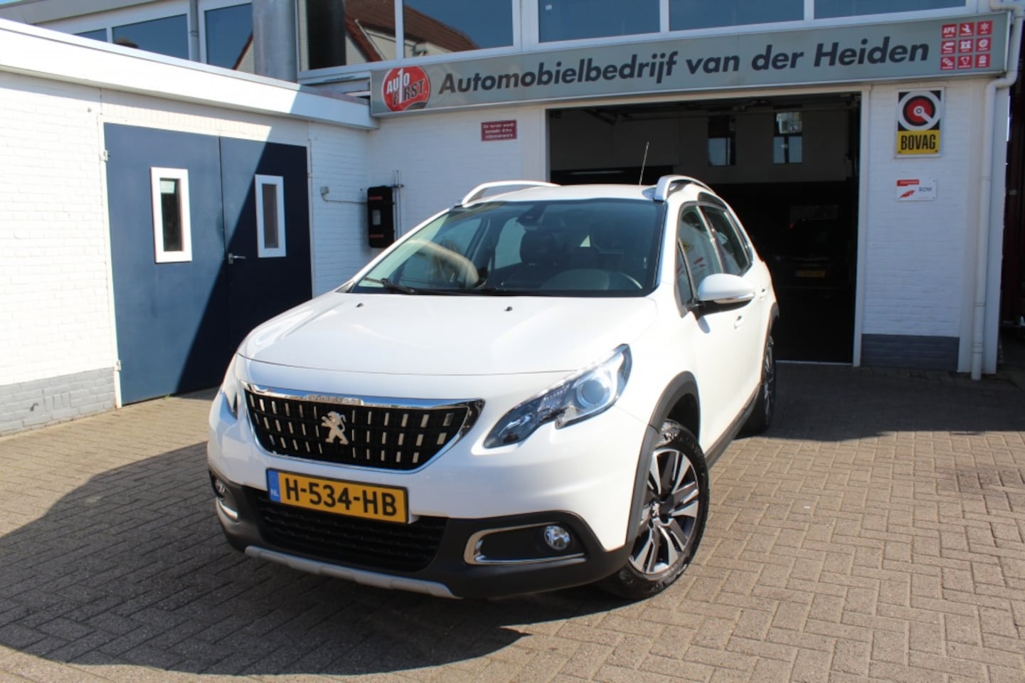 Peugeot 2008 - 1.2 PureTech Allure Carplay - AutoWereld.nl