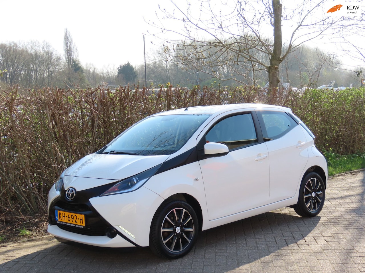Toyota Aygo - 1.0 VVT-i x-wave *Camera *Cruise *MultiMedia scherm - AutoWereld.nl