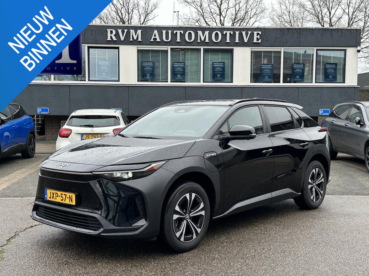 Toyota bZ4X - Premium 71 kWh VAN: 33.900,- VOOR: 29.877,- | 3 FASE LADEN | RIJKLAARPRIJS incl. FABR. GAR - AutoWereld.nl
