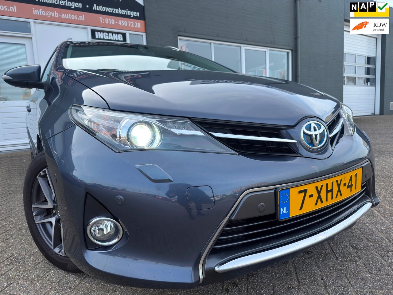 Toyota Auris Touring Sports - 1.8 Hybrid Lease van 2de Eig in automaat met panoramadak en navigatie en parkeersensoren e - AutoWereld.nl