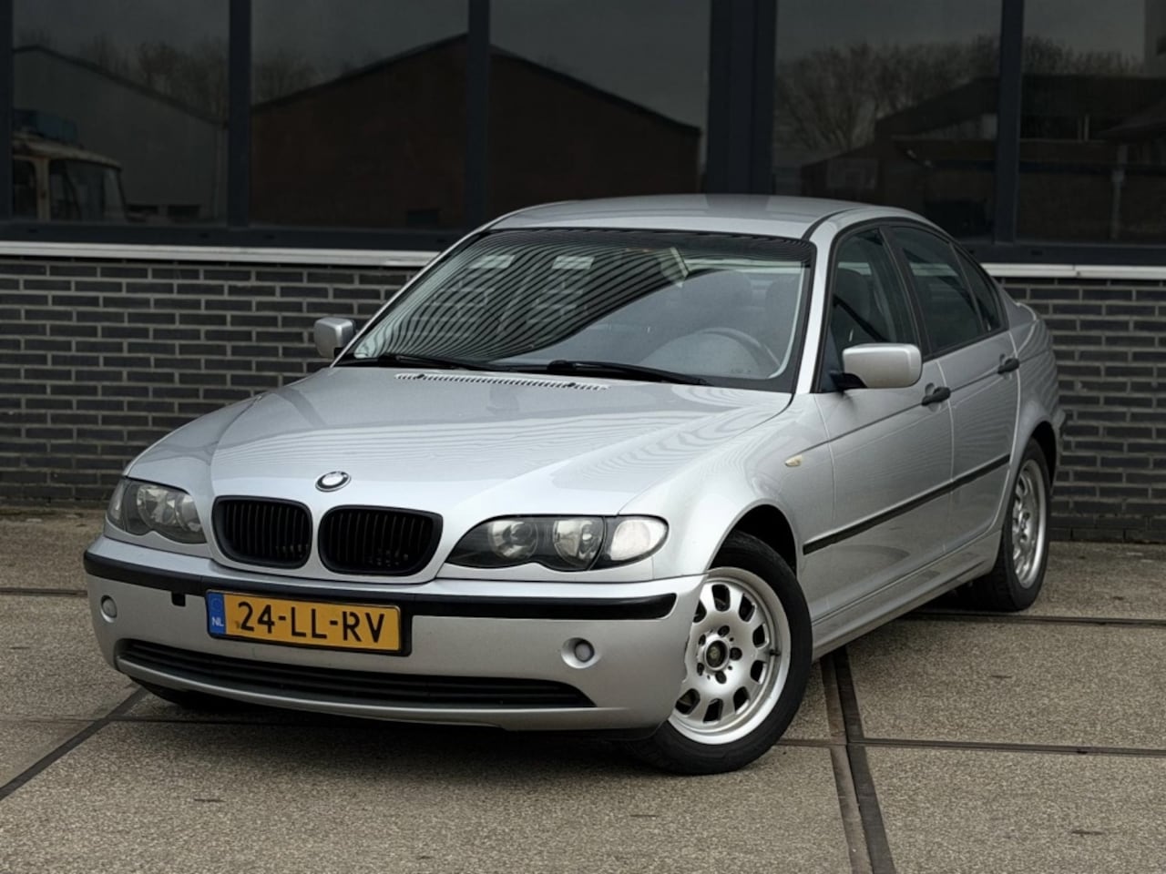 BMW 3-serie - 316i Black & Silver - AutoWereld.nl