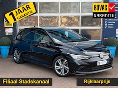 Volkswagen Golf - 1.5 TSI R-Line | Trekhaak | Winterpakket | Achteruitrijcamera |