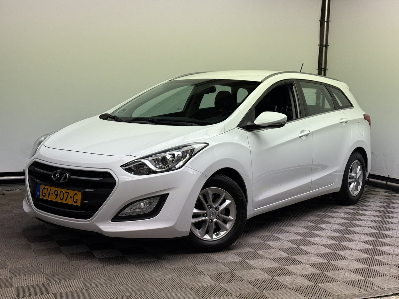 Hyundai i30 Wagon - 1.6 GDi Business Edition Navi Camera ECC NL Auto - AutoWereld.nl