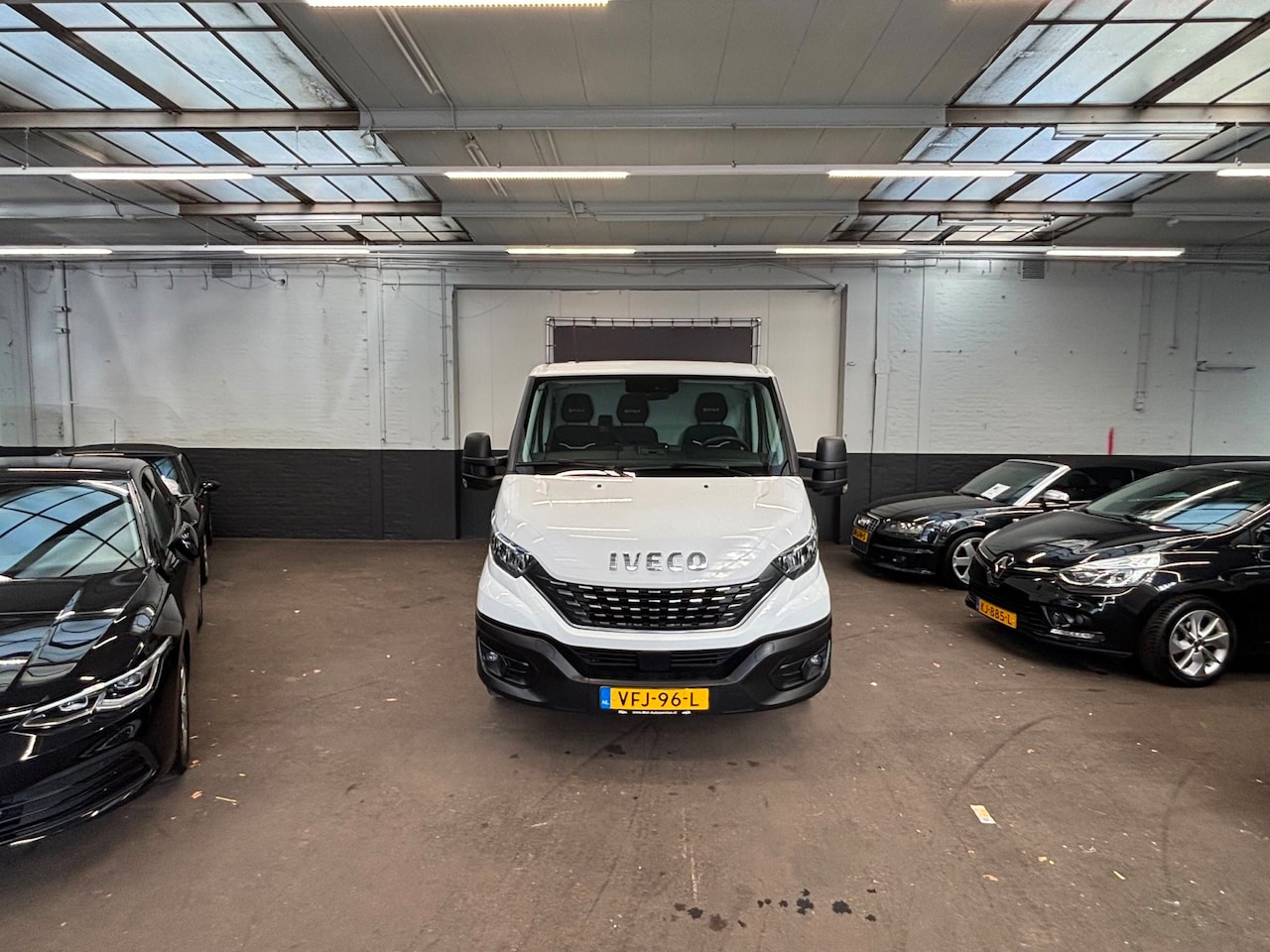 Iveco Daily - 35S14V 2.3 352 H1 clima/cruise/camera - AutoWereld.nl