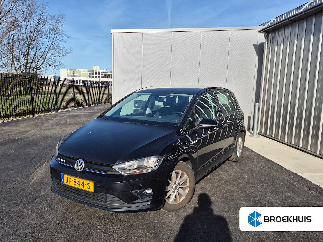 Volkswagen Golf Sportsvan - 1.0 TSI Trendline 115PK | Climate control | Parkeersensor voor en achter | Hill Hold | 15" - AutoWereld.nl