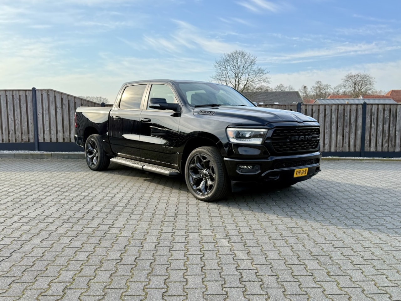 Dodge Ram 1500 - 5.7 HEMI V8 4x4 NIGHT EDITION LPG - AutoWereld.nl