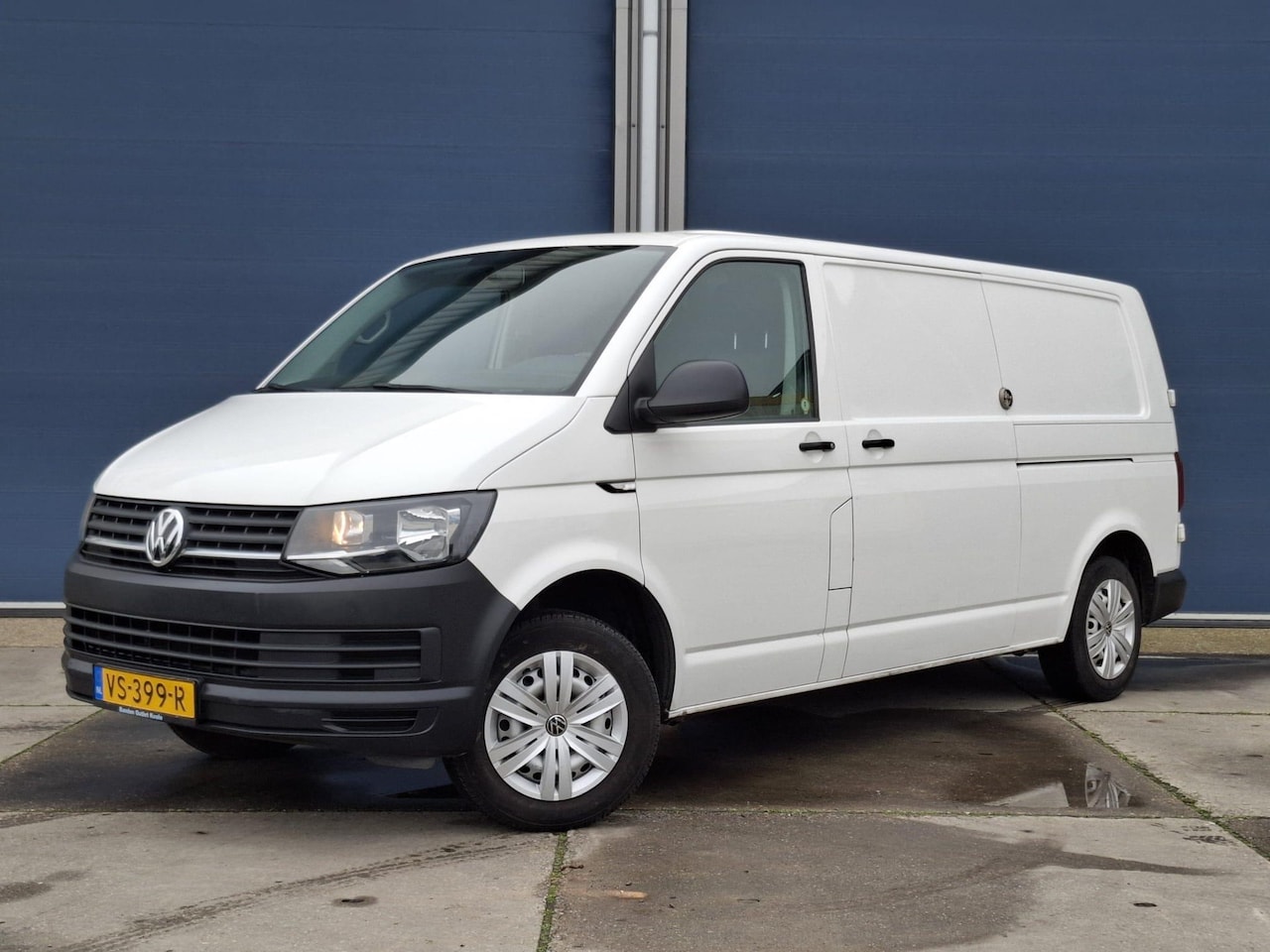 Volkswagen Transporter - 2.0 TDI L2H1 Comfortline DUBBELE SCHUIFDEUR / TREKHAAK / EURO 6 / AIRCO / 3 ZITS - AutoWereld.nl