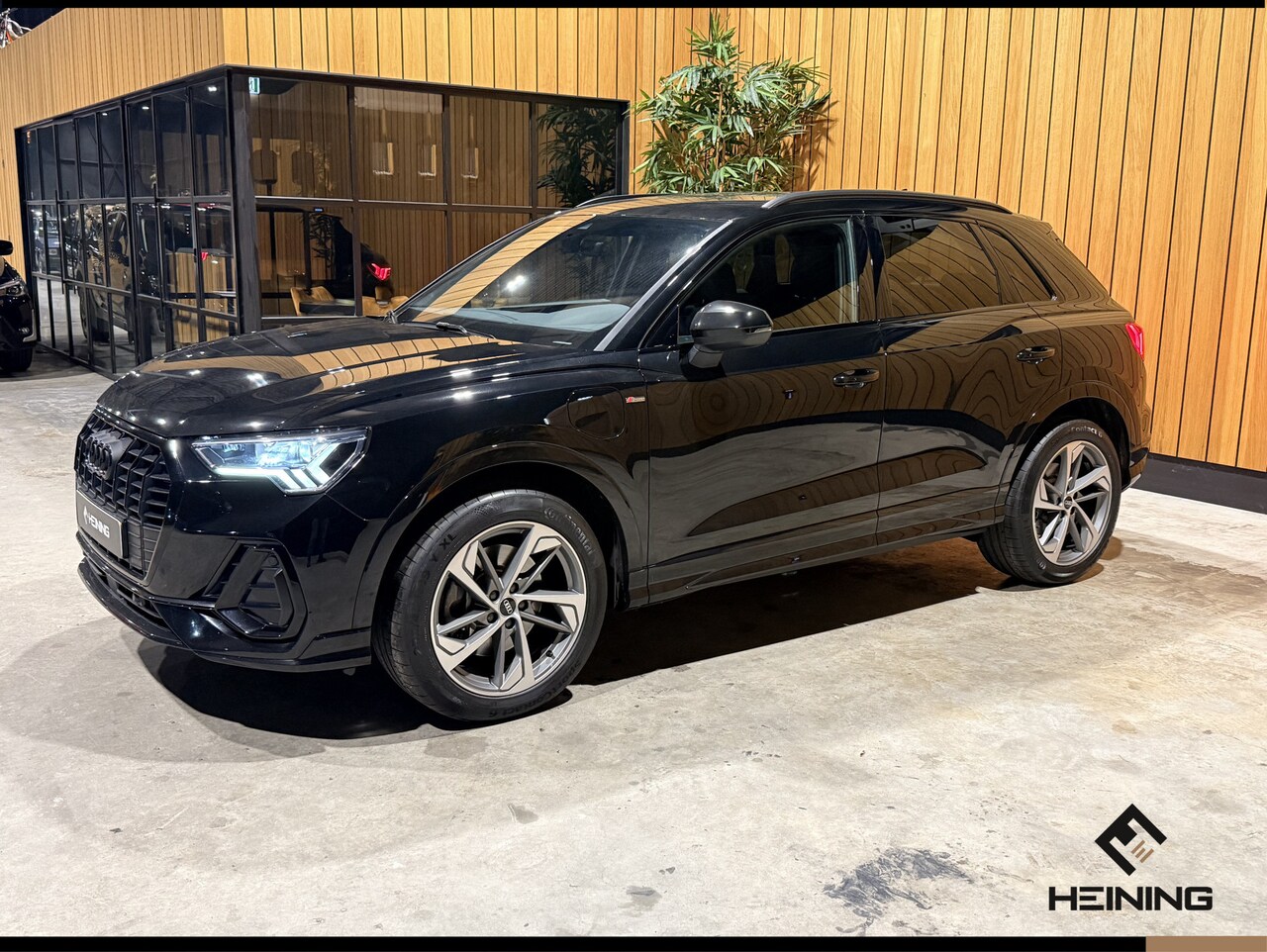 Audi Q3 - 45 TFSI e S edition Black edition. Trekhaak. Navi. 19 inch. Camera. - AutoWereld.nl