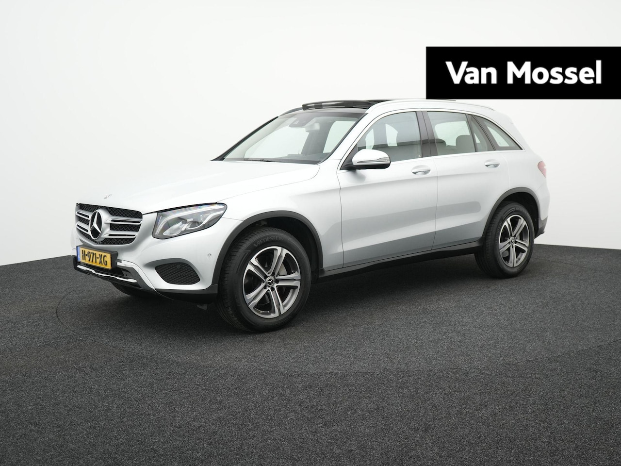 Mercedes-Benz GLC-klasse - 250 4MATIC Premium Plus AUTOMAAT | PANORAMADAK | TREKHAAK | NAVIGATIE | PDC | CRUISE | CLI - AutoWereld.nl