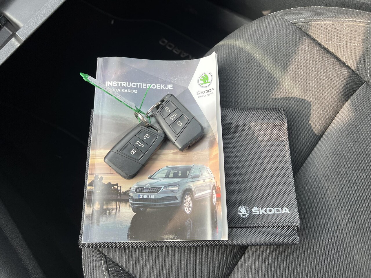 Skoda Karoq - 1.0 TSI Business Edition | Trekhaak | Cruise Control | Carplay/Android | - AutoWereld.nl