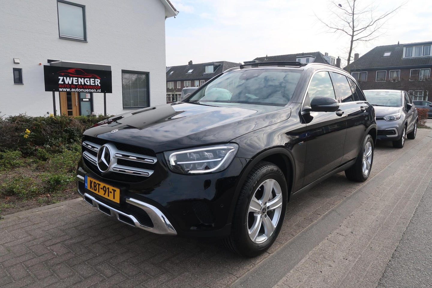 Mercedes-Benz GLC-klasse - 300e 4MATIC PANORAMADAK|TREKHAAK|360CAMERA'S|CARPLAY|DEALER ONDERHOUDEN - AutoWereld.nl
