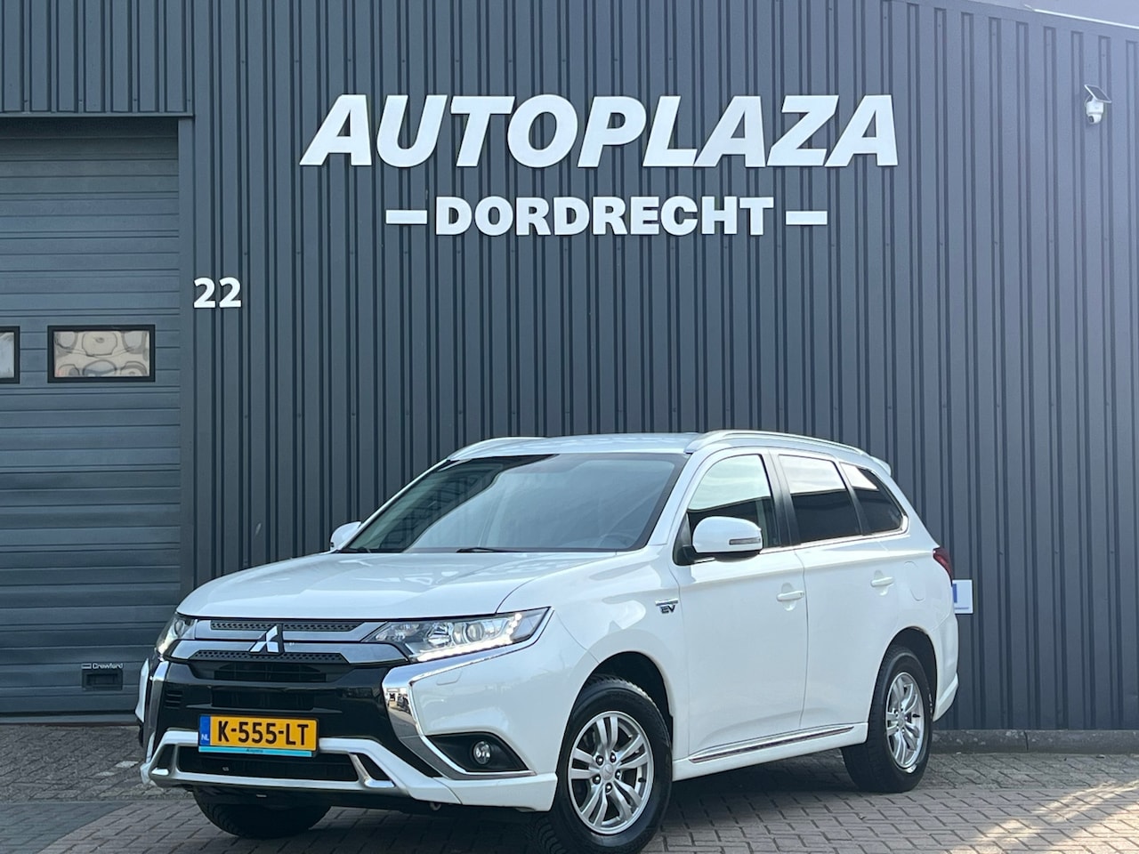 Mitsubishi Outlander - 2.4 PHEV Pure TREKHAAK |APPLE CARPLAY | - AutoWereld.nl