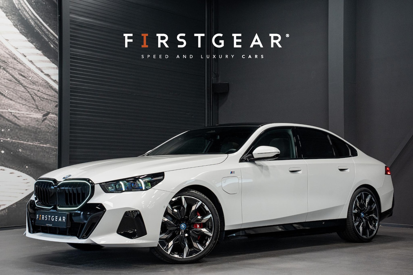 BMW 5-serie - 550e xDrive *M-Sport Pro / Bowers & Wilkins / Panorama / Stoelventilatie / HUD / Surround- - AutoWereld.nl