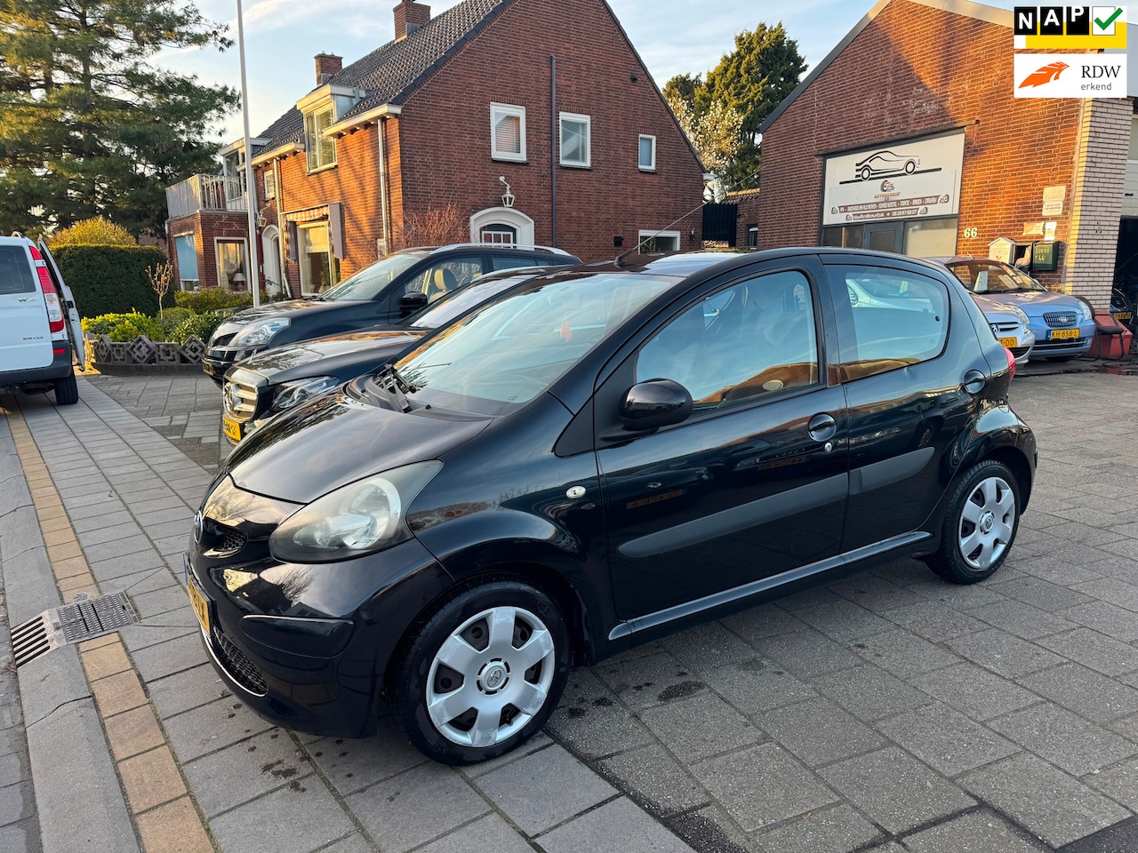 Toyota Aygo - 1.0-12V + | Automaat - AutoWereld.nl