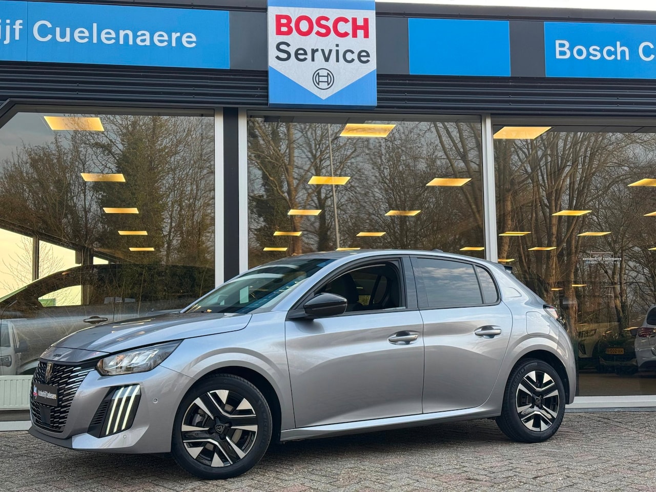 Peugeot 208 - 1.2 PureTech 100 Allure Navi / 360 Camera / Vision Pack - AutoWereld.nl