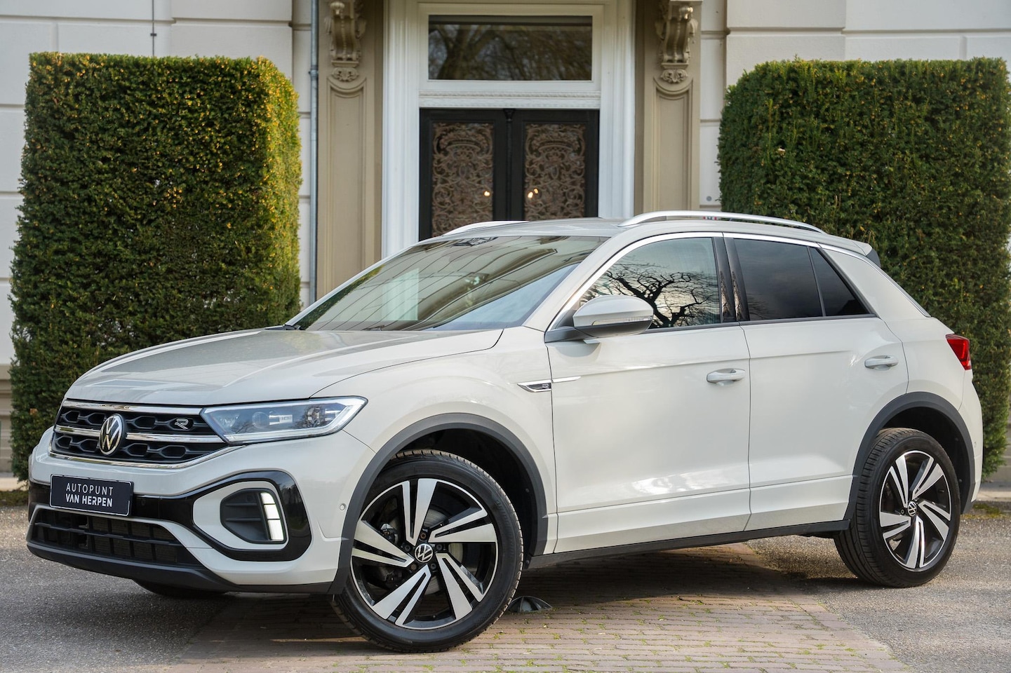 Volkswagen T-Roc - 1.5 TSI R-Line Business+ IQ LIGHT | CAMERA | BLIND SPOT | ACC | STOEL- EN STUURVERWARMING - AutoWereld.nl