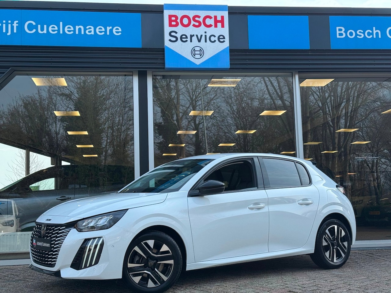 Peugeot 208 - 1.2 PureTech 100 Allure Navi / 360 Camera / P-sensoren rondom / Pack Vision - AutoWereld.nl