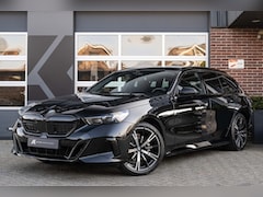 BMW 5-serie Touring - 520i M Sport | Panorama | Harman/Kardon | Camera | 20 Inch | Driving Ass. Plus | Trekhaak