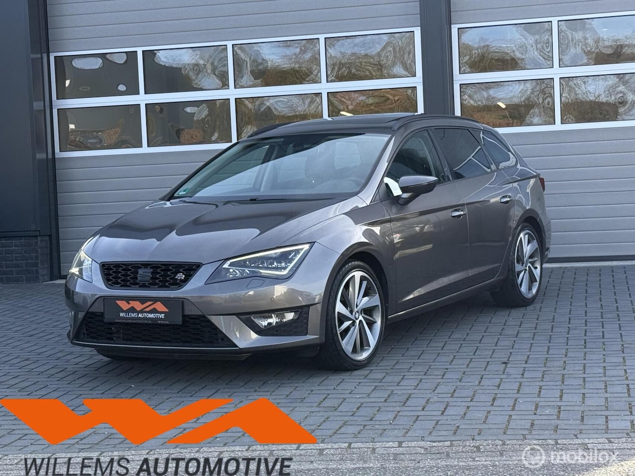 SEAT Leon ST - 1.8 TSI FR DSG-Pano-DCC-Trekhaak-Apple CarPlay - AutoWereld.nl