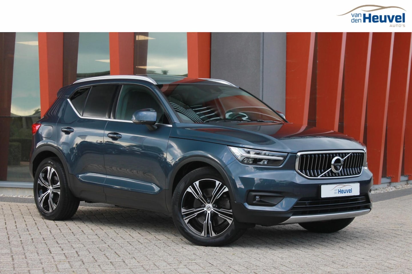 Volvo XC40 - T4 Recharge Inscription | Stoelverwarming | Trekhaak | Panoramdak | Pilot Assist | Leder | - AutoWereld.nl
