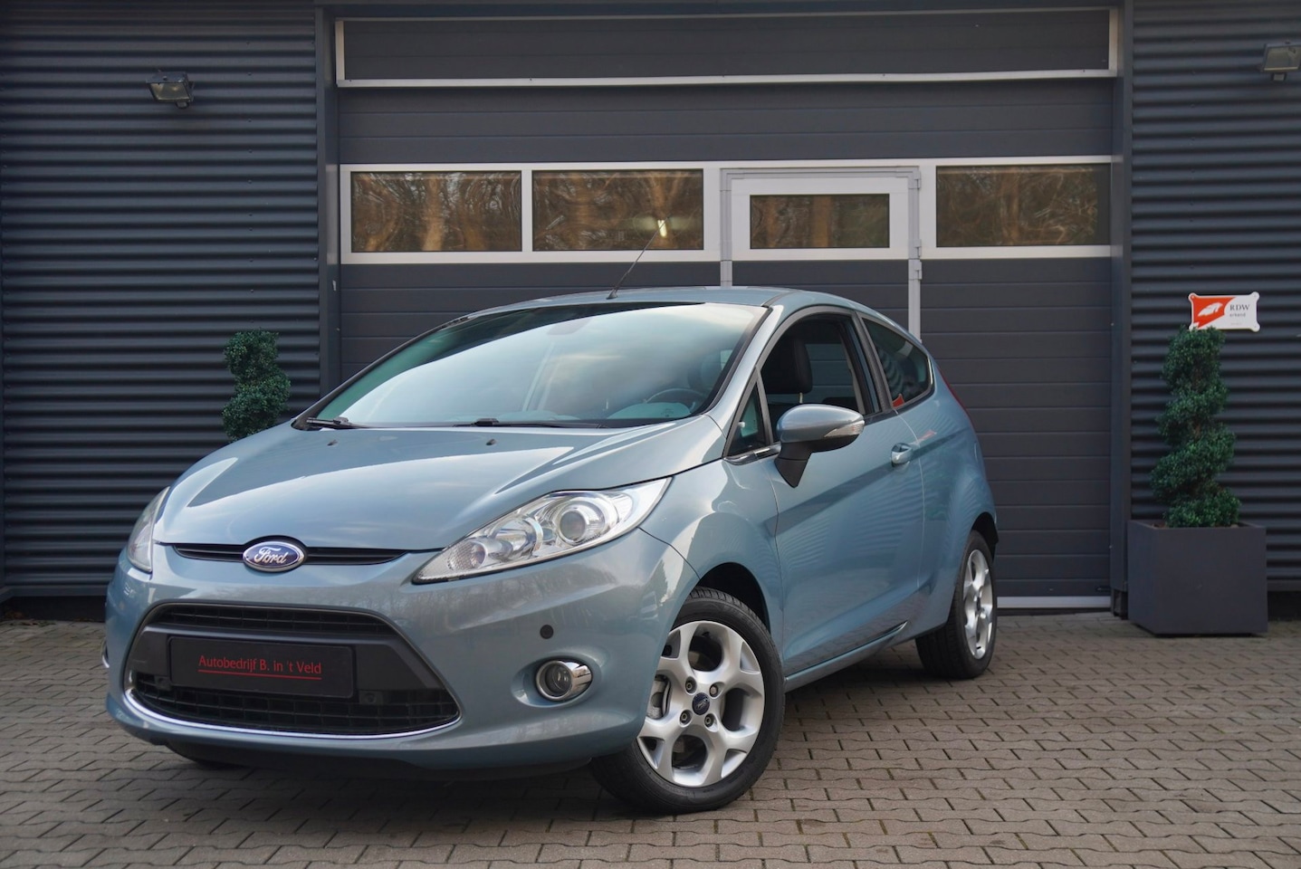 Ford Fiesta - 1.25 Titanium BLUETOOTH SFEERVERLICHTING PDC V/A - AutoWereld.nl