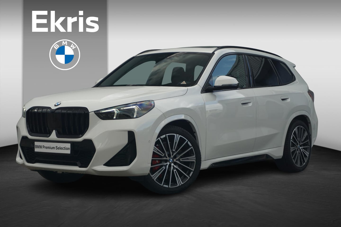 BMW X1 - sDrive20i M Sport Pro / Trekhaak / Panoramadak / Keyless entry / Adaptieve LED koplampen / - AutoWereld.nl