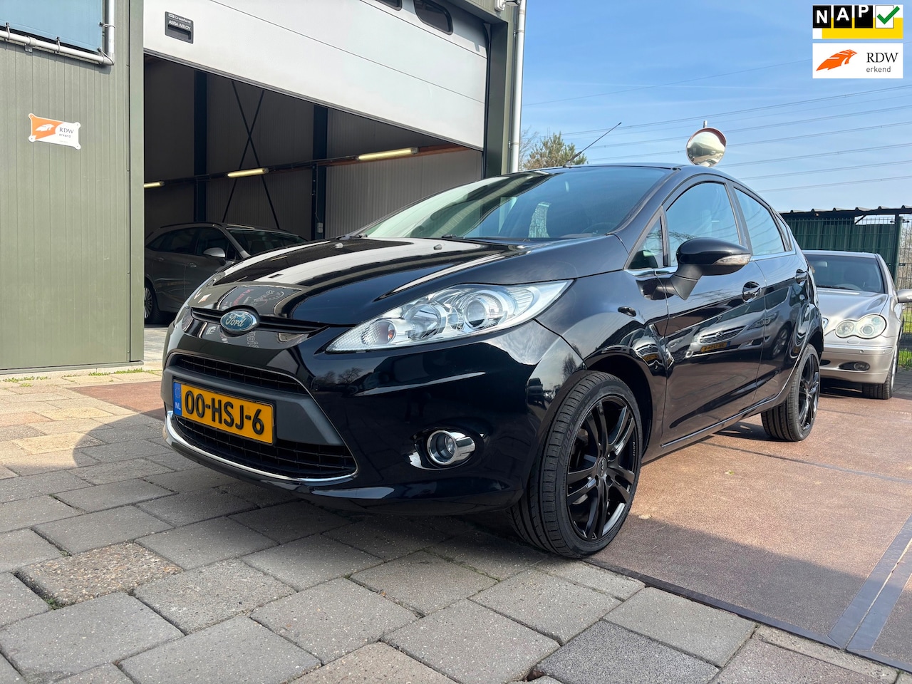 Ford Fiesta - 1.6 Titanium Zwart/Zwart Mooie Auto - AutoWereld.nl