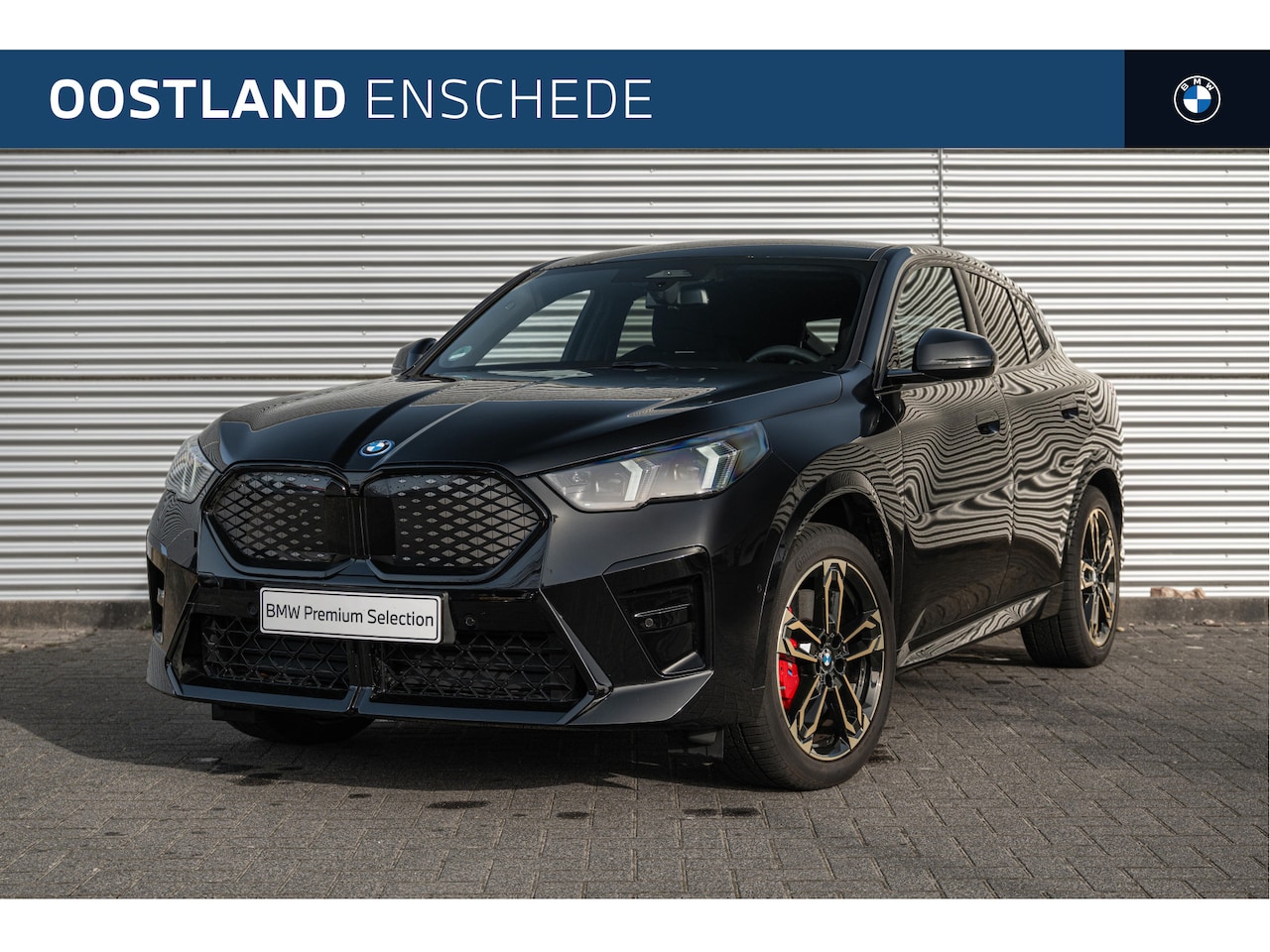 BMW iX2 - eDrive20 M Sport / Trekhaak / Sportstoelen / Comfort Access / Achteruitrijcamera / Adaptie - AutoWereld.nl