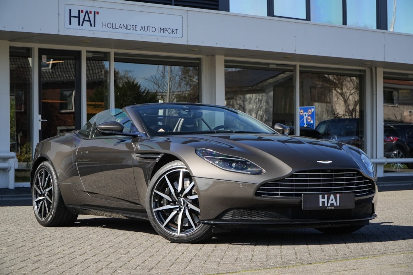 Aston Martin DB11 Volante - 4.0 V8 Convertible I 511 pk I - AutoWereld.nl