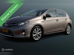 Toyota Auris - 1.8 Hybrid Executive, Stoelverwarming, Pdc voor + achter + camera, Cruise, Clima, Navigati