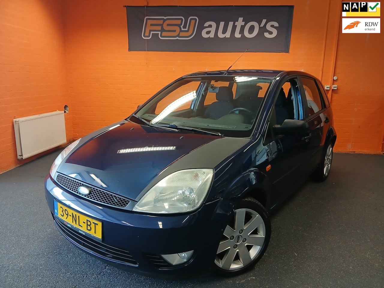 Ford Fiesta - 1.6-16V / 5 DEURS / SPORT / AIRCO / APK 20-03-2027!! - AutoWereld.nl