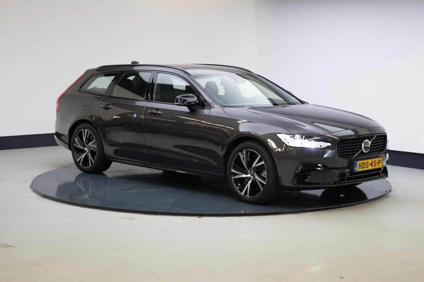 Volvo V90 - 2.0 T6 AWD Recharge Plus Dark - AutoWereld.nl