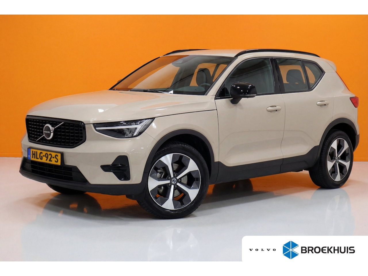 Volvo XC40 - 2.0 B4 Plus Dark | Trekhaak | Harman Kardon | BLIS | - AutoWereld.nl