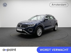 Volkswagen T-Roc - 1.5 TSI Life 150 pk Automaat (DSG) | Navigatie via App | Parkeersensoren (Park assist) | A