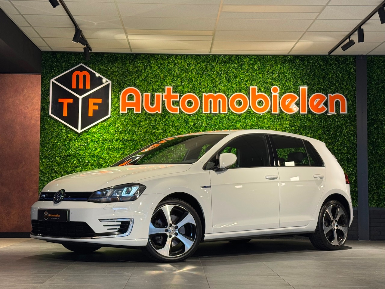 Volkswagen Golf - 1.4 TSI GTE 204 PK |FRONTASSIST|F1-FLIPPERS|NETTE STAAT - AutoWereld.nl