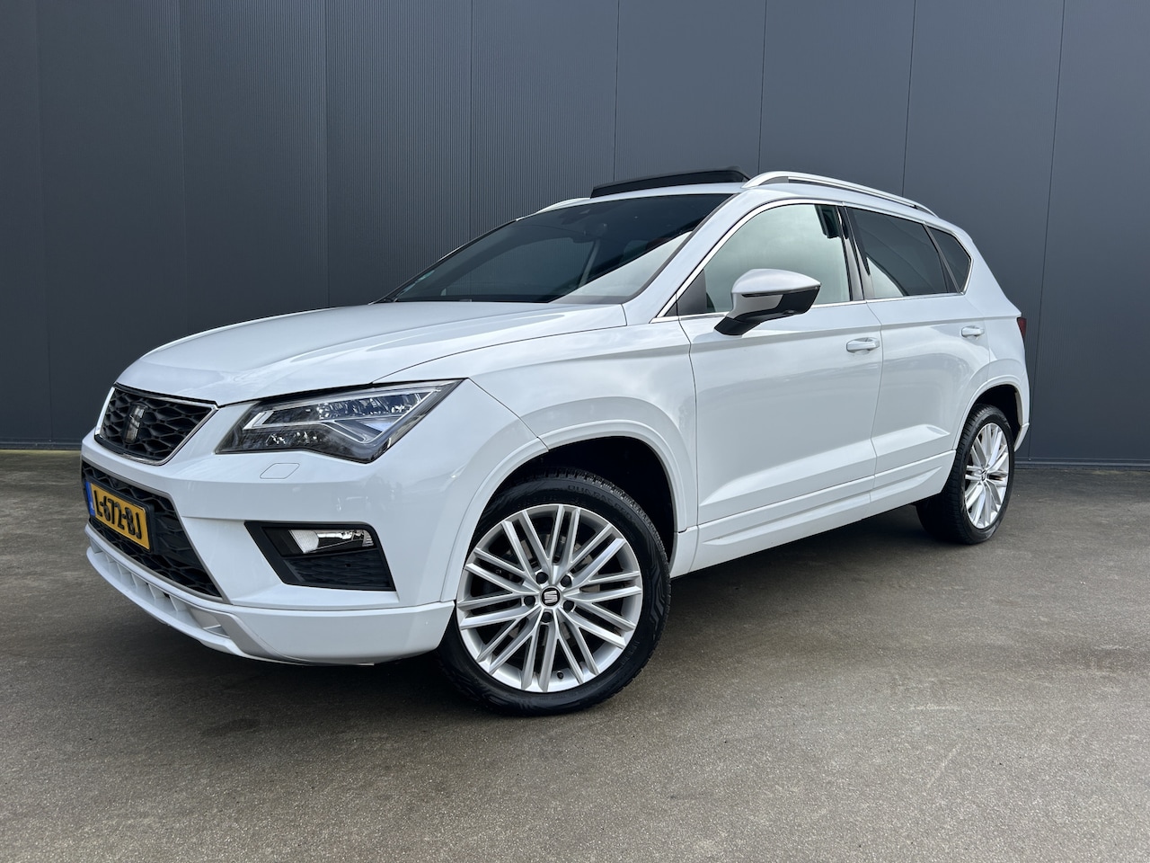 SEAT Ateca - 1.4 EcoTSI Xcellence PANO DAK LEER 360 CAMERA NAVI ECC CRUISE SEAT SOUND SYSTEEM - AutoWereld.nl