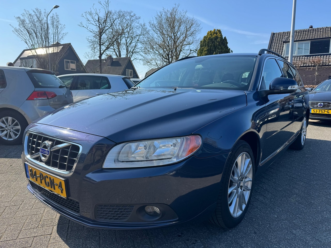 Volvo V70 - 2.0T Kinetic 2.0T Kinetic 149kw,Apk 2/5/27,Airco,Cruise,Leder,Navi,Trekhaak,Nap - AutoWereld.nl