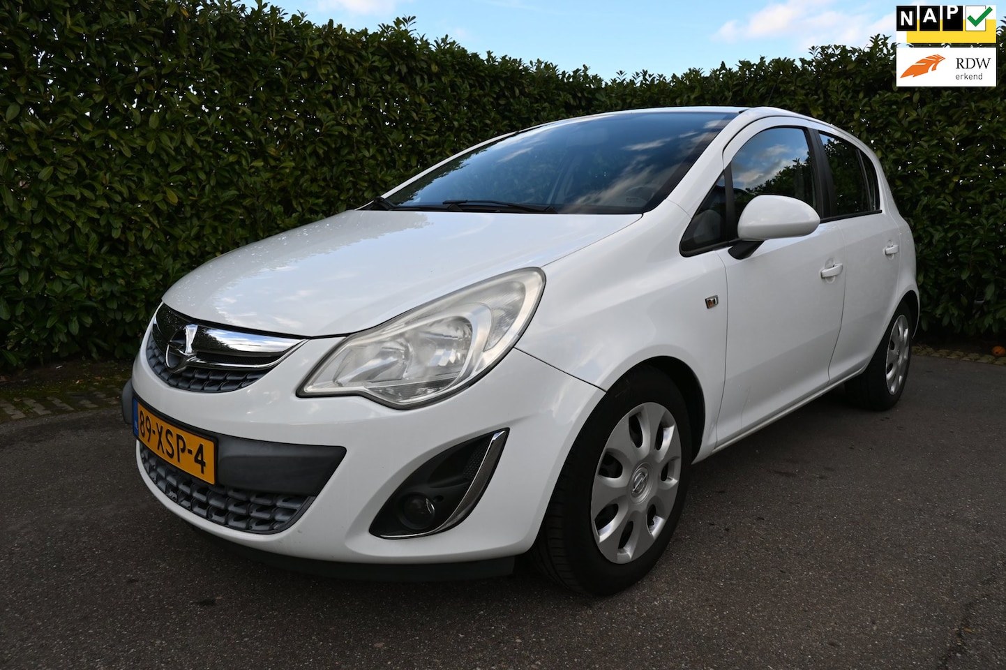 Opel Corsa - 1.2-16V Anniversary Edition. Origineel Nederlandse auto met NAP. - AutoWereld.nl