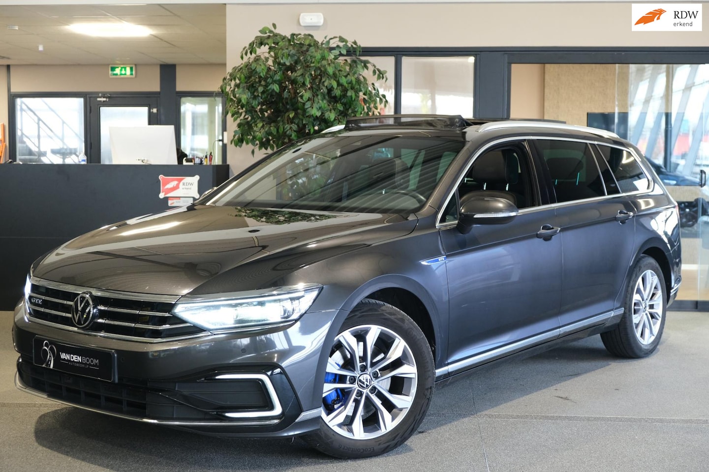 Volkswagen Passat Variant - 1.4 TSI PHEV GTE 218 PK Pano Trek Virtual Navi Leder Cam Acc - AutoWereld.nl