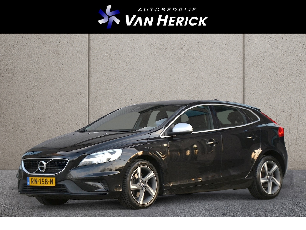 Volvo V40 - 2.0 T4 Business Sport 190PK | R-Design | Navigatie | Achteruitrijcamera - AutoWereld.nl